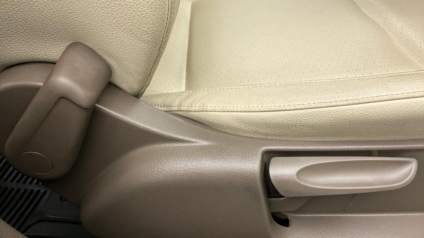 2015 Skoda Rapid ELEGANCE 1.6 MPFI AT, Petrol, Automatic, 20,456 km, Driver Side Adjustment Panel