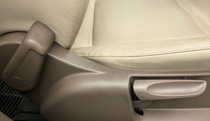 2015 Skoda Rapid ELEGANCE 1.6 MPFI AT, Petrol, Automatic, 20,456 km, Driver Side Adjustment Panel