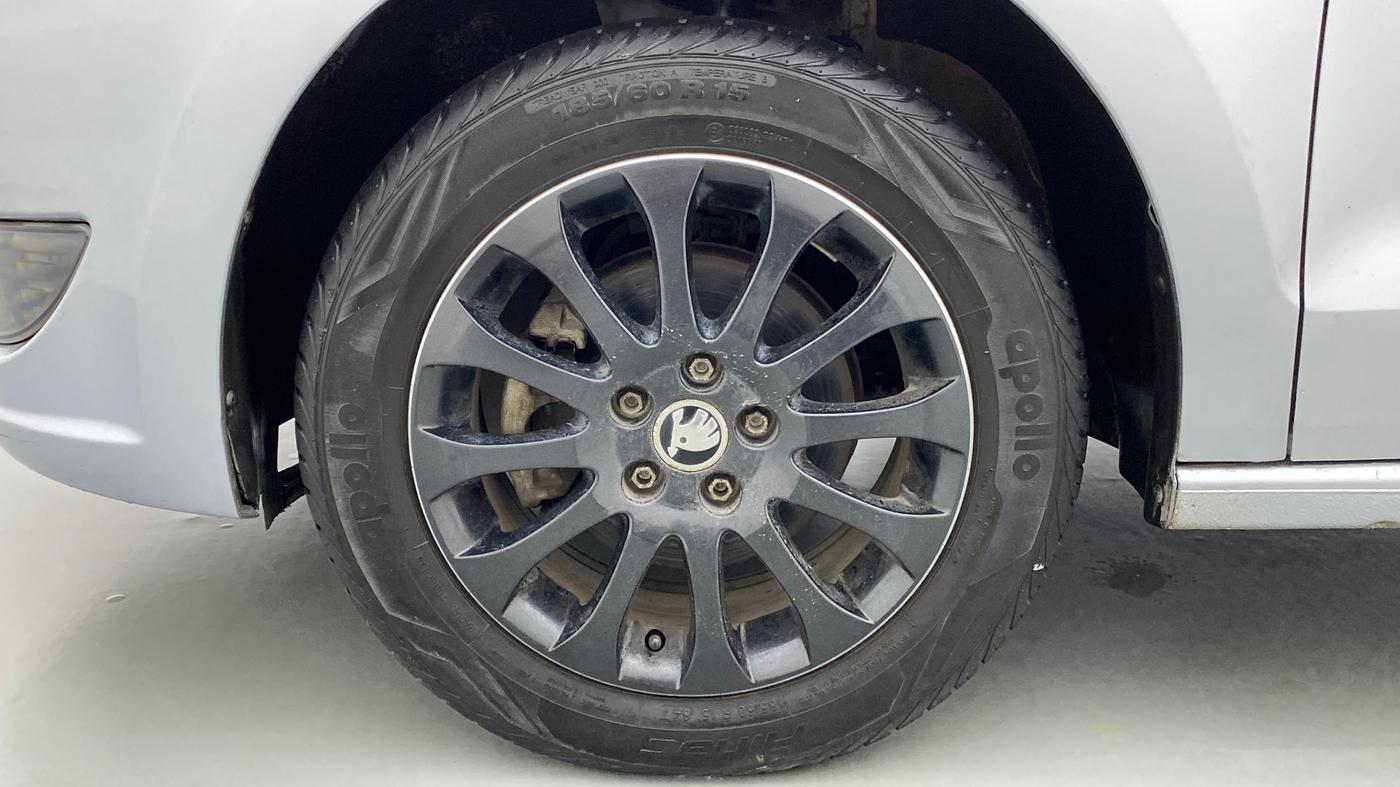 2015 Skoda Rapid ELEGANCE 1.6 MPFI AT, Petrol, Automatic, 20,456 km, Left Front Wheel