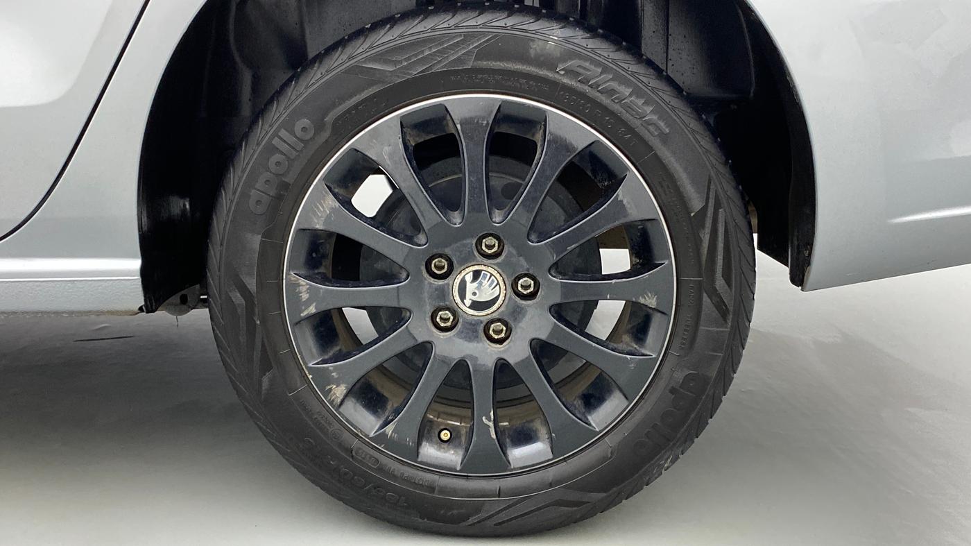 2015 Skoda Rapid ELEGANCE 1.6 MPFI AT, Petrol, Automatic, 20,456 km, Left Rear Wheel