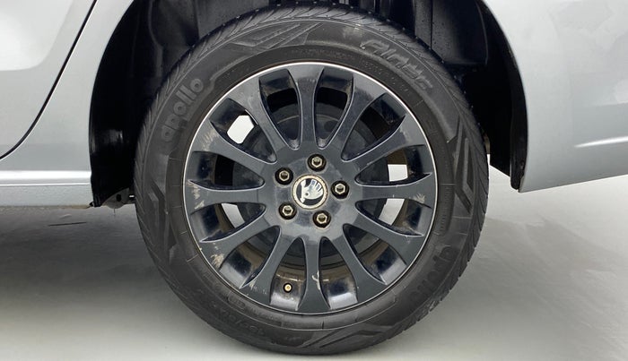 2015 Skoda Rapid ELEGANCE 1.6 MPFI AT, Petrol, Automatic, 20,456 km, Left Rear Wheel