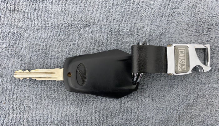 2018 Mahindra KUV 100 NXT K2 6 STR, Petrol, Manual, 20,219 km, Key Close Up