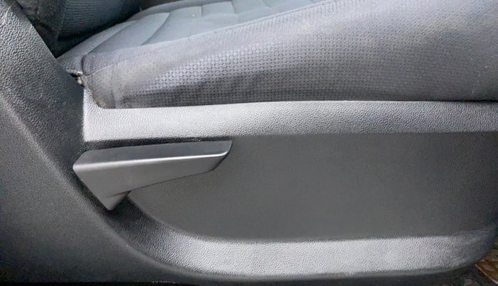 2018 Mahindra KUV 100 NXT K2 6 STR, Petrol, Manual, 20,219 km, Driver Side Adjustment Panel