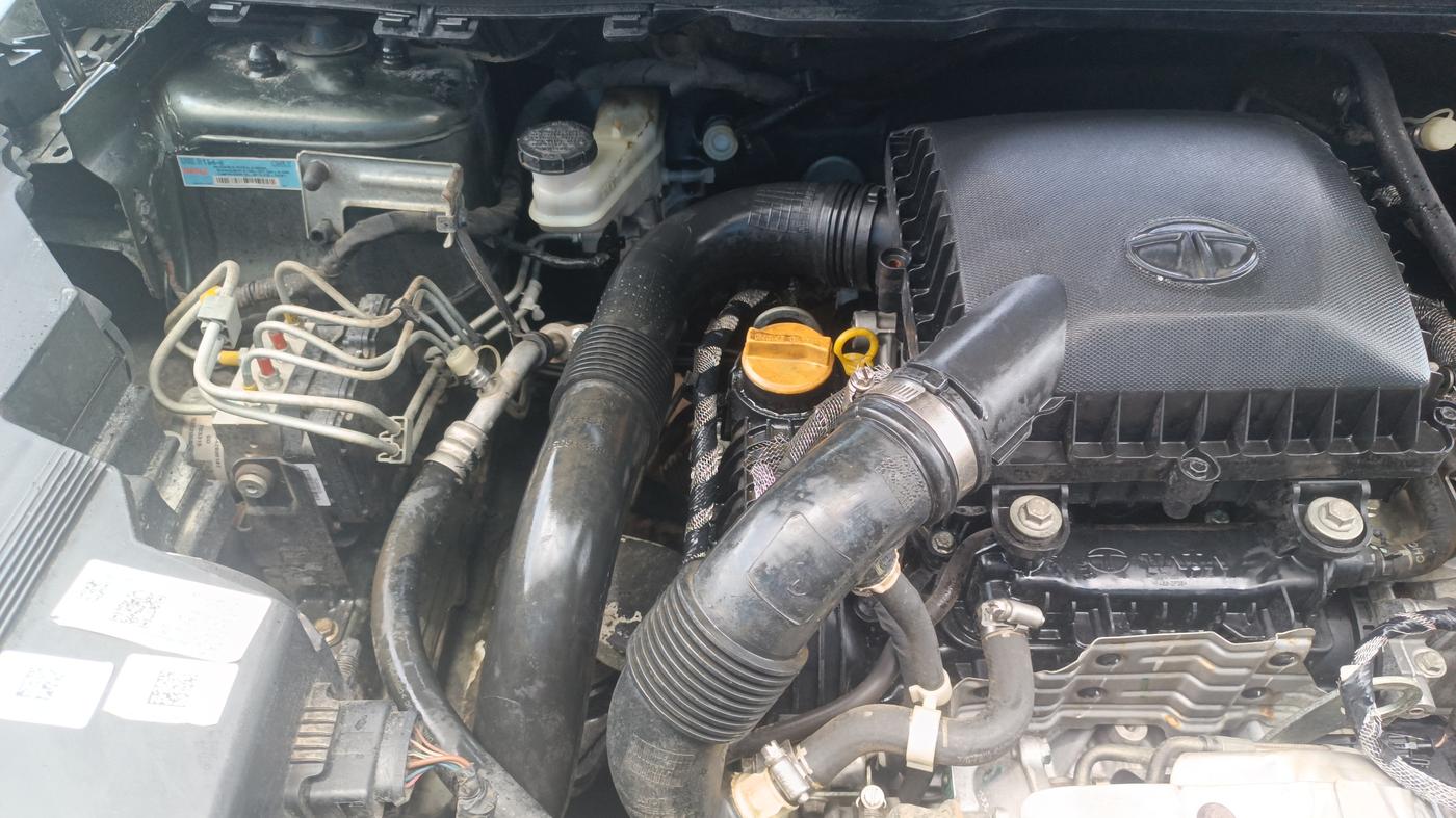 2022 Tata NEXON XMA SUNROOF PETROL, Petrol, Automatic, 43,202 km, Engine View - Right