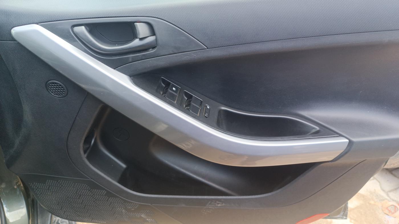 2022 Tata NEXON XMA SUNROOF PETROL, Petrol, Automatic, 43,202 km, Driver Side Door Panels Control