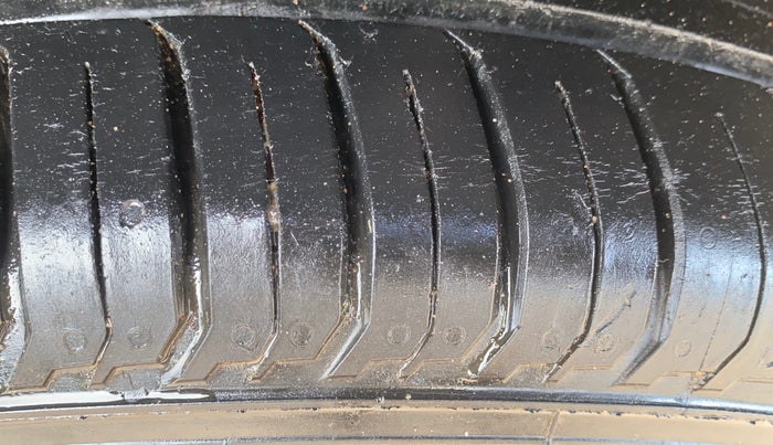 2022 Hyundai NEW I20 ASTA 1.2 MT, Petrol, Manual, 19,916 km, Left Rear Tyre Tread