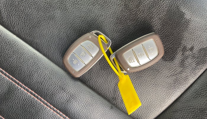 2022 Hyundai NEW I20 ASTA 1.2 MT, Petrol, Manual, 19,916 km, Key Close Up