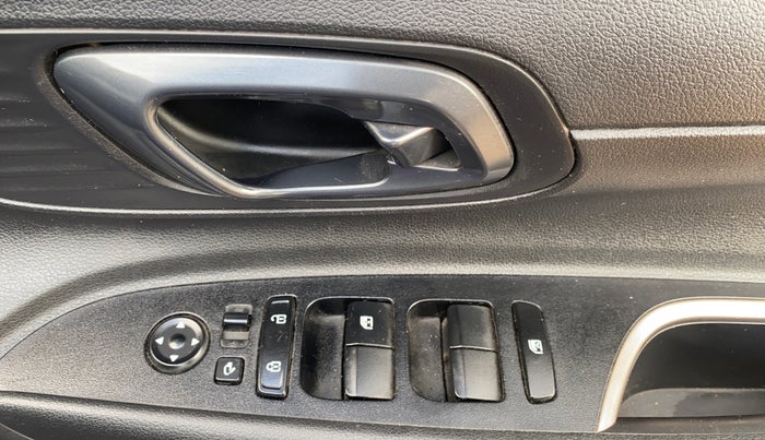 2022 Hyundai NEW I20 ASTA 1.2 MT, Petrol, Manual, 19,916 km, Driver Side Door Panels Control