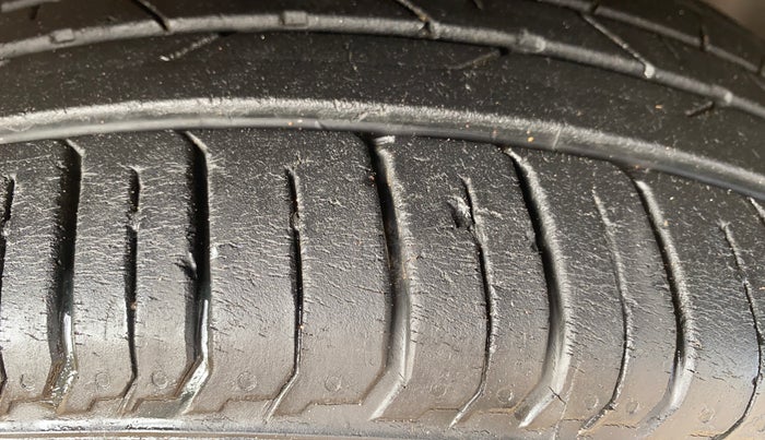 2022 Hyundai NEW I20 ASTA 1.2 MT, Petrol, Manual, 19,916 km, Right Front Tyre Tread