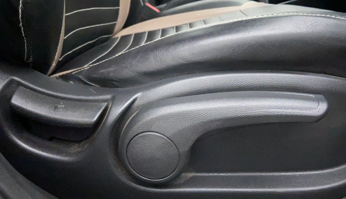 2017 Hyundai Elite i20 SPORTZ 1.2, Petrol, Manual, 17,080 km, Driver Side Adjustment Panel