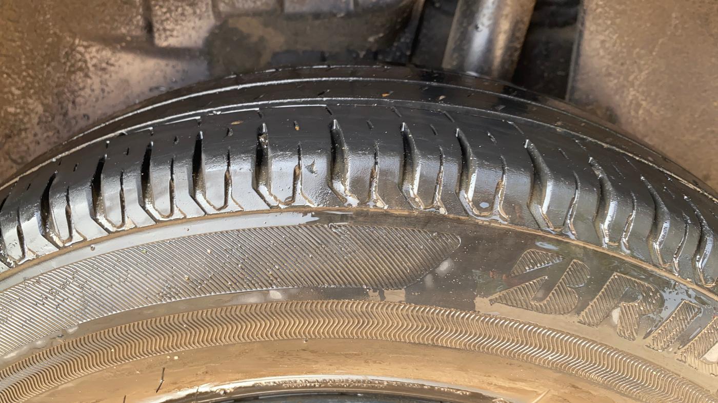 2018 Maruti Swift VXI AMT, Petrol, Automatic, 27,692 km, Left Rear Tyre Tread