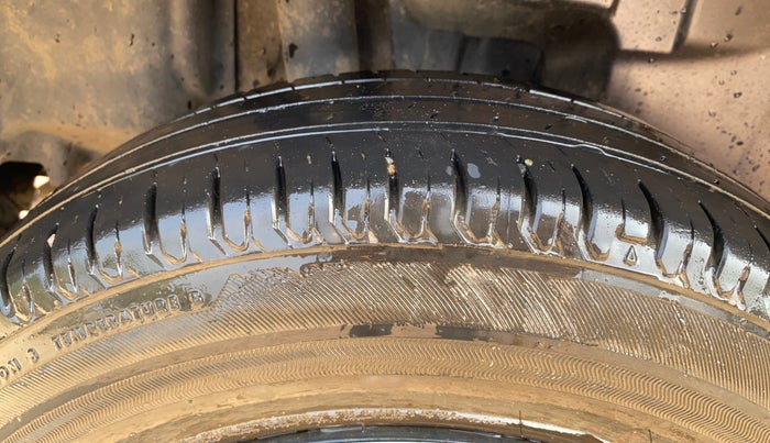 2018 Maruti Swift VXI AMT, Petrol, Automatic, 27,692 km, Right Rear Tyre Tread