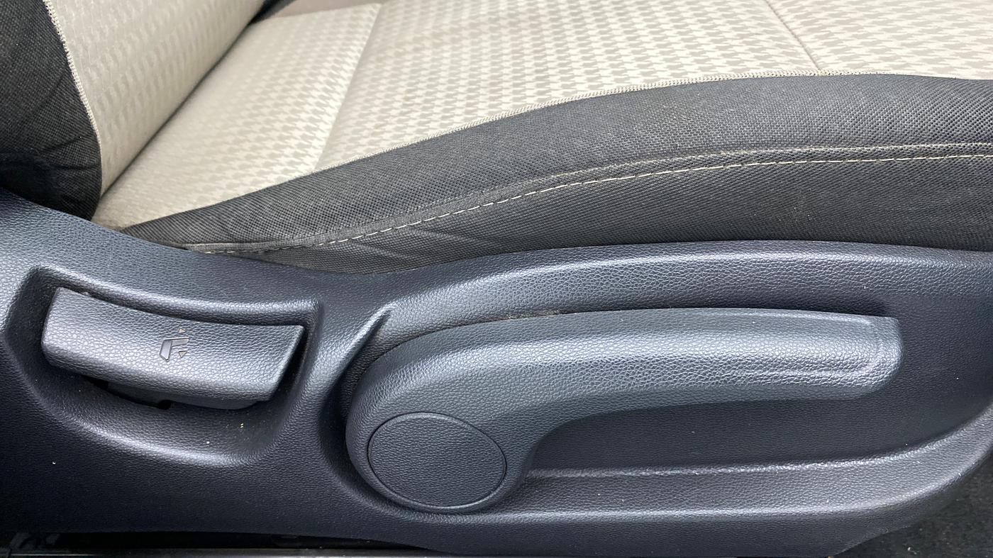 2018 Hyundai Elite i20 ASTA 1.2 (O), Petrol, Manual, 15,556 km, Driver Side Adjustment Panel