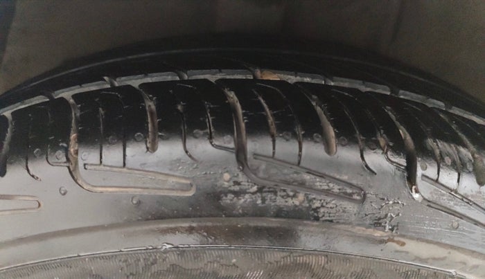 2016 Hyundai Grand i10 ASTA (O) AT 1.2 KAPPA VTVT, Petrol, Automatic, 31,525 km, Right Rear Tyre Tread