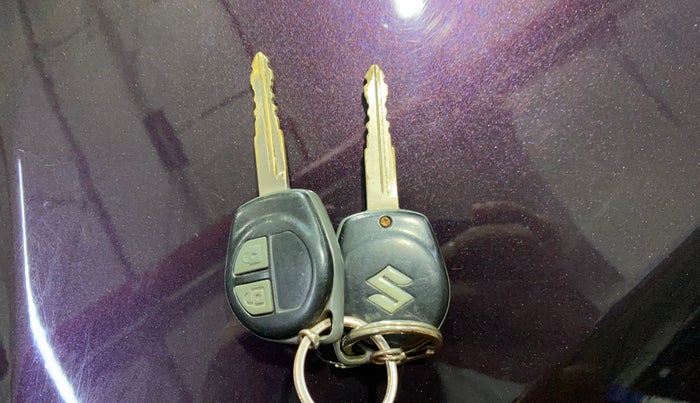 2017 Maruti Swift VXI, Petrol, Manual, 74,732 km, Key Close Up