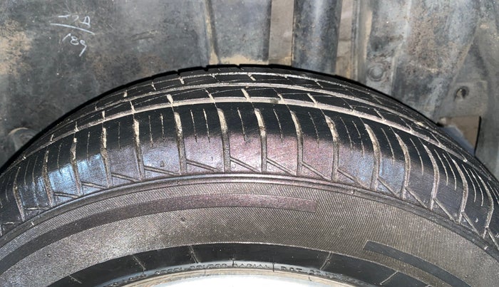 2017 Maruti Swift VXI, Petrol, Manual, 74,732 km, Left Rear Tyre Tread