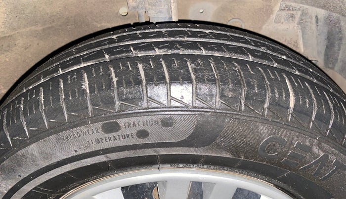 2017 Maruti Swift VXI, Petrol, Manual, 74,732 km, Right Front Tyre Tread