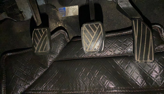 2017 Maruti Swift VXI, Petrol, Manual, 74,732 km, Pedals