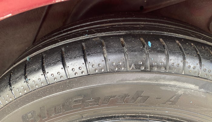 2015 Hyundai Verna FLUIDIC 1.6 CRDI EX, Diesel, Manual, 1,08,808 km, Left Rear Tyre Tread