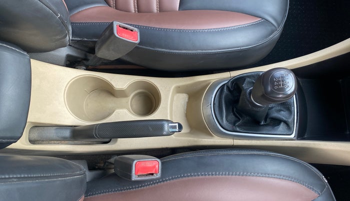 2015 Hyundai Verna FLUIDIC 1.6 CRDI EX, Diesel, Manual, 1,08,808 km, Gear Lever