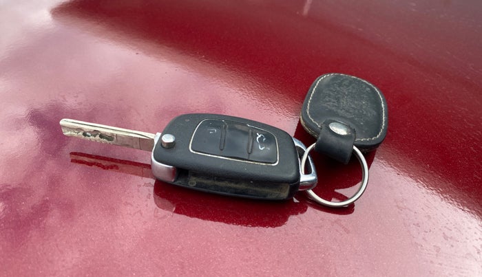 2015 Hyundai Verna FLUIDIC 1.6 CRDI EX, Diesel, Manual, 1,08,808 km, Key Close Up