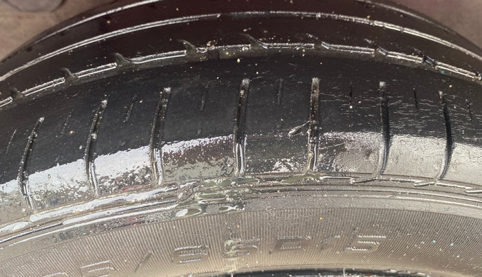 2015 Hyundai Verna FLUIDIC 1.6 CRDI EX, Diesel, Manual, 1,08,808 km, Right Rear Tyre Tread