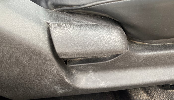 2015 Hyundai Verna FLUIDIC 1.6 CRDI EX, Diesel, Manual, 1,08,808 km, Driver Side Adjustment Panel