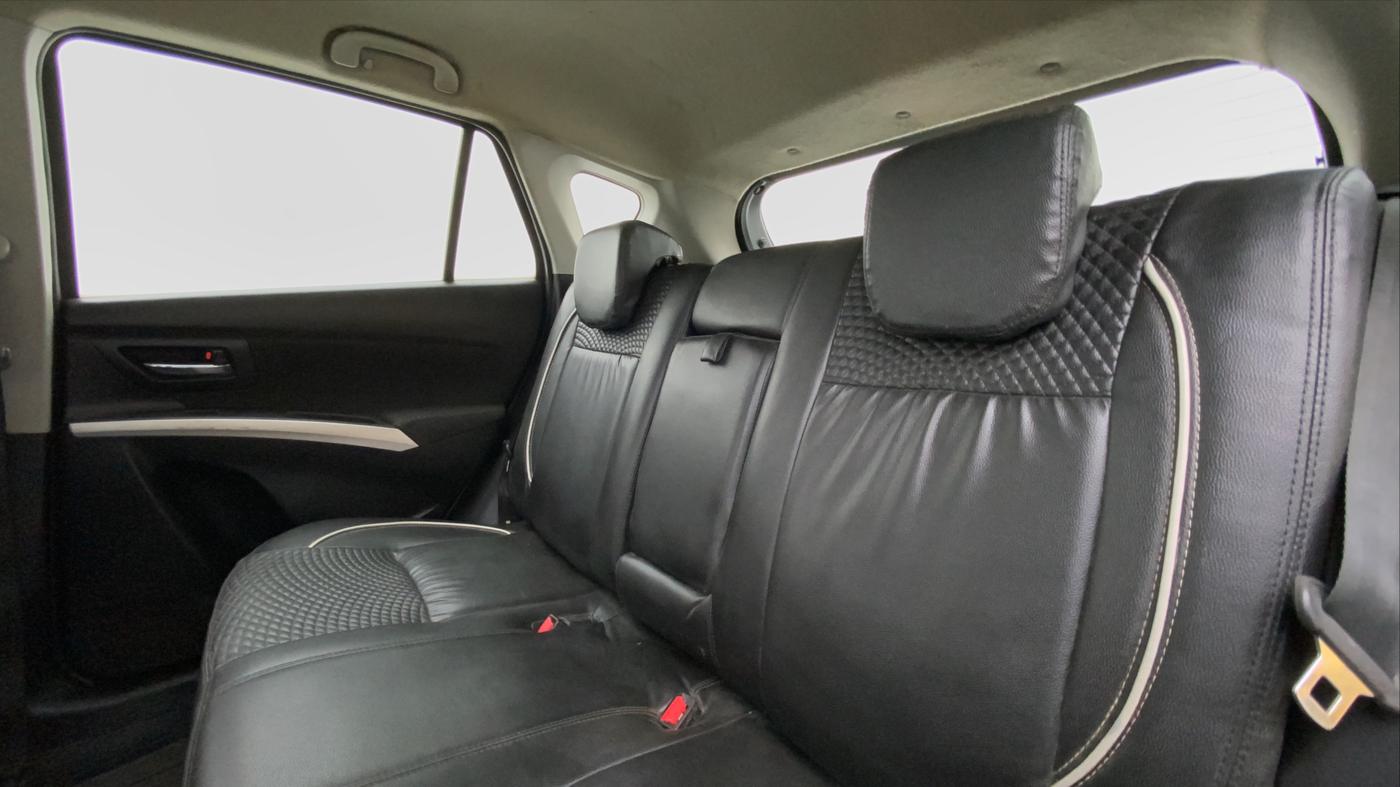 2015 Maruti S Cross ZETA 1.3, Diesel, Manual, 1,21,314 km, Right Side Rear Door Cabin