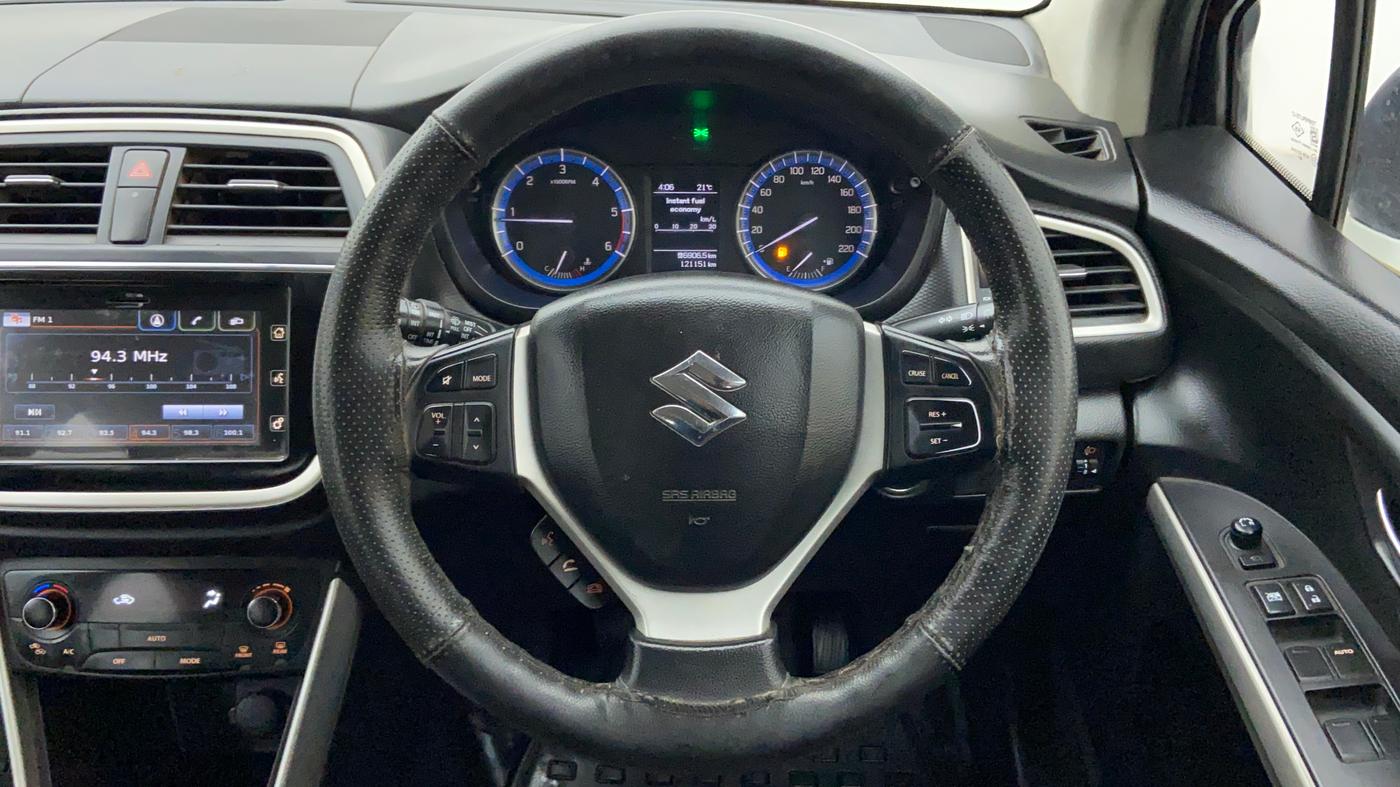2015 Maruti S Cross ZETA 1.3, Diesel, Manual, 1,21,314 km, Steering Wheel Close Up
