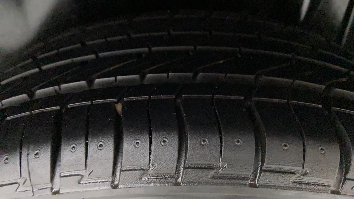 2015 Maruti S Cross ZETA 1.3, Diesel, Manual, 1,21,314 km, Left Rear Tyre Tread
