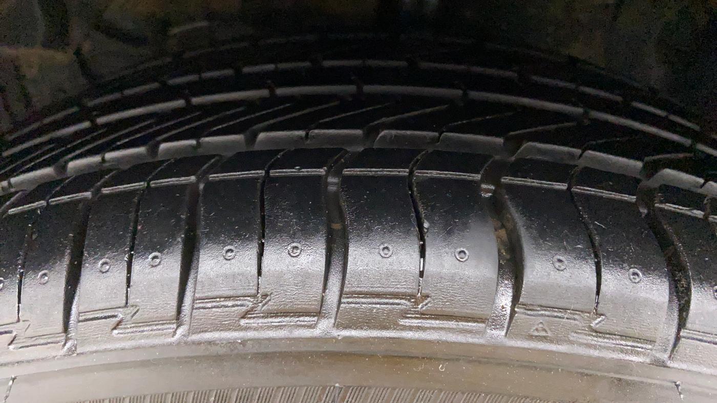 2015 Maruti S Cross ZETA 1.3, Diesel, Manual, 1,21,314 km, Left Front Tyre Tread