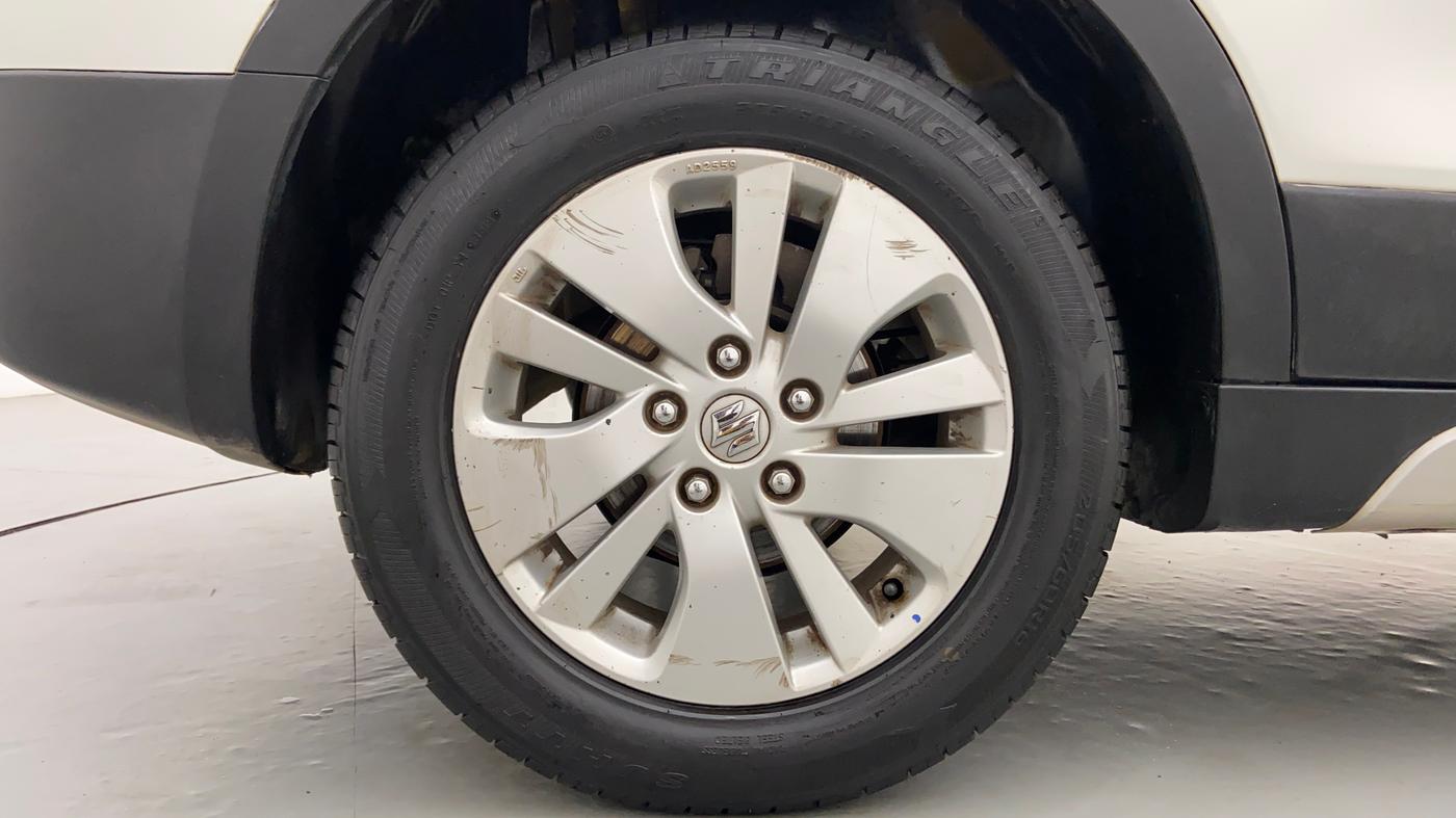 2015 Maruti S Cross ZETA 1.3, Diesel, Manual, 1,21,314 km, Right Rear Wheel