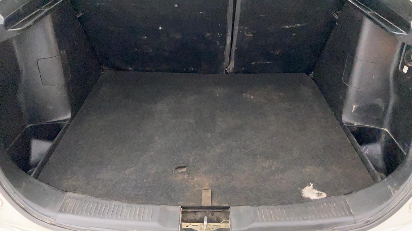 2015 Maruti S Cross ZETA 1.3, Diesel, Manual, 1,21,314 km, Boot Inside