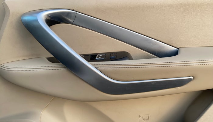 2021 MG HECTOR SHARP HYBRID 1.5 PETROL, Petrol, Manual, 43,589 km, Driver Side Door Panels Control
