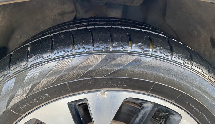 2021 MG HECTOR SHARP HYBRID 1.5 PETROL, Petrol, Manual, 43,589 km, Left Front Tyre Tread