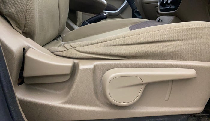 2015 Mahindra TUV300 T8, Diesel, Manual, 51,720 km, Driver Side Adjustment Panel