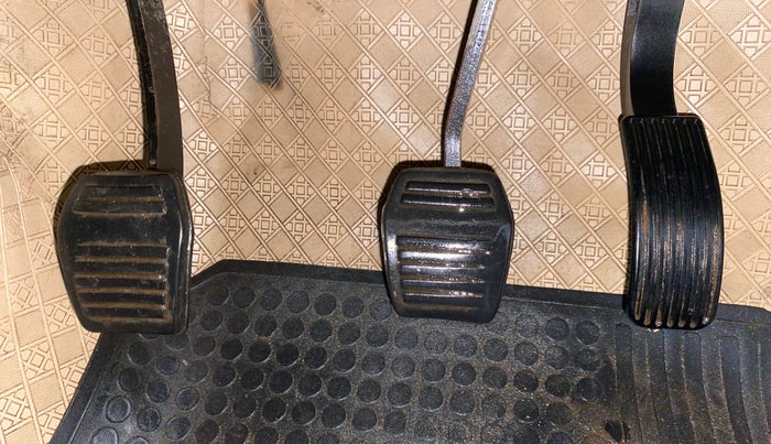 2015 Mahindra TUV300 T8, Diesel, Manual, 51,720 km, Pedals