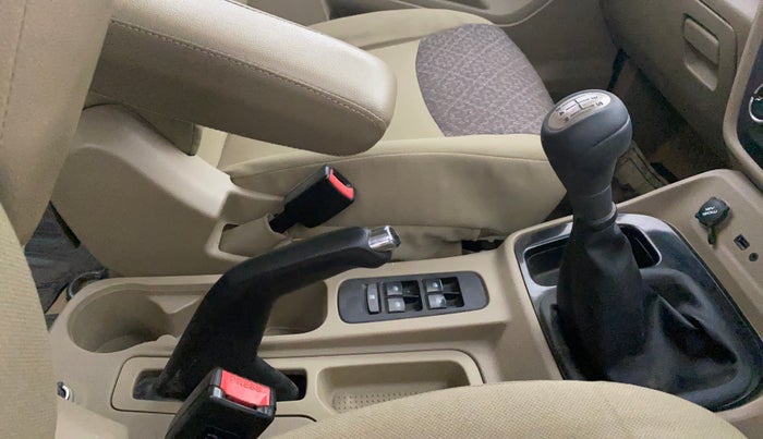 2015 Mahindra TUV300 T8, Diesel, Manual, 51,720 km, Gear Lever