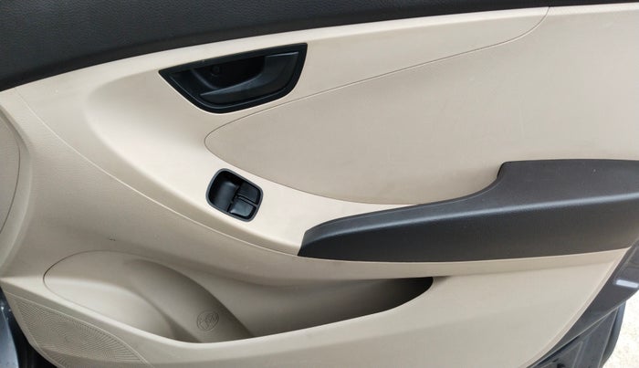 2017 Hyundai Eon MAGNA +, Petrol, Manual, 33,978 km, Driver Side Door Panels Control