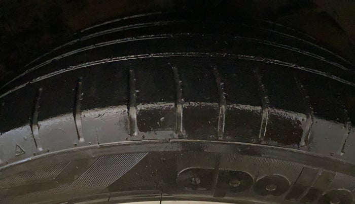 2016 Maruti Baleno ALPHA PETROL 1.2, Petrol, Manual, 88,369 km, Right Front Tyre Tread