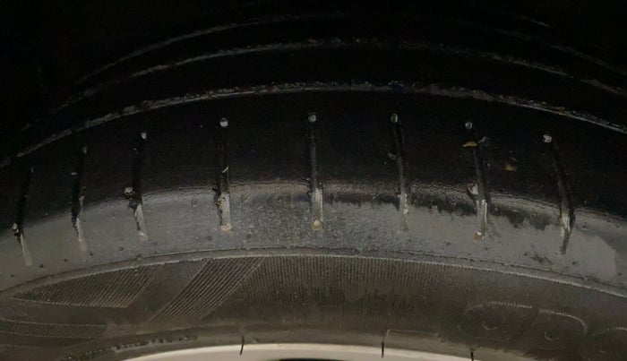 2016 Maruti Baleno ALPHA PETROL 1.2, Petrol, Manual, 88,369 km, Left Front Tyre Tread