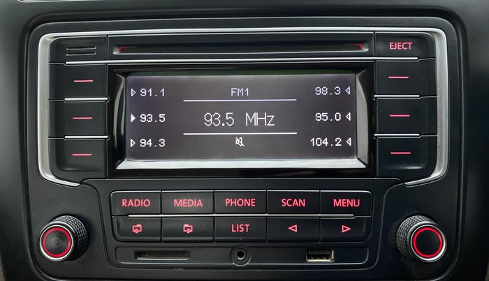 2014 Volkswagen Vento HIGHLINE 1.2 TSI AT, Petrol, Automatic, 67,995 km, Infotainment System