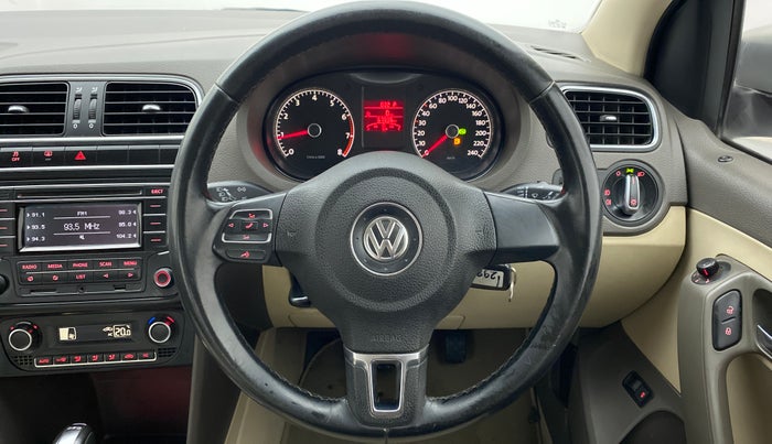 2014 Volkswagen Vento HIGHLINE 1.2 TSI AT, Petrol, Automatic, 67,995 km, Steering Wheel Close Up
