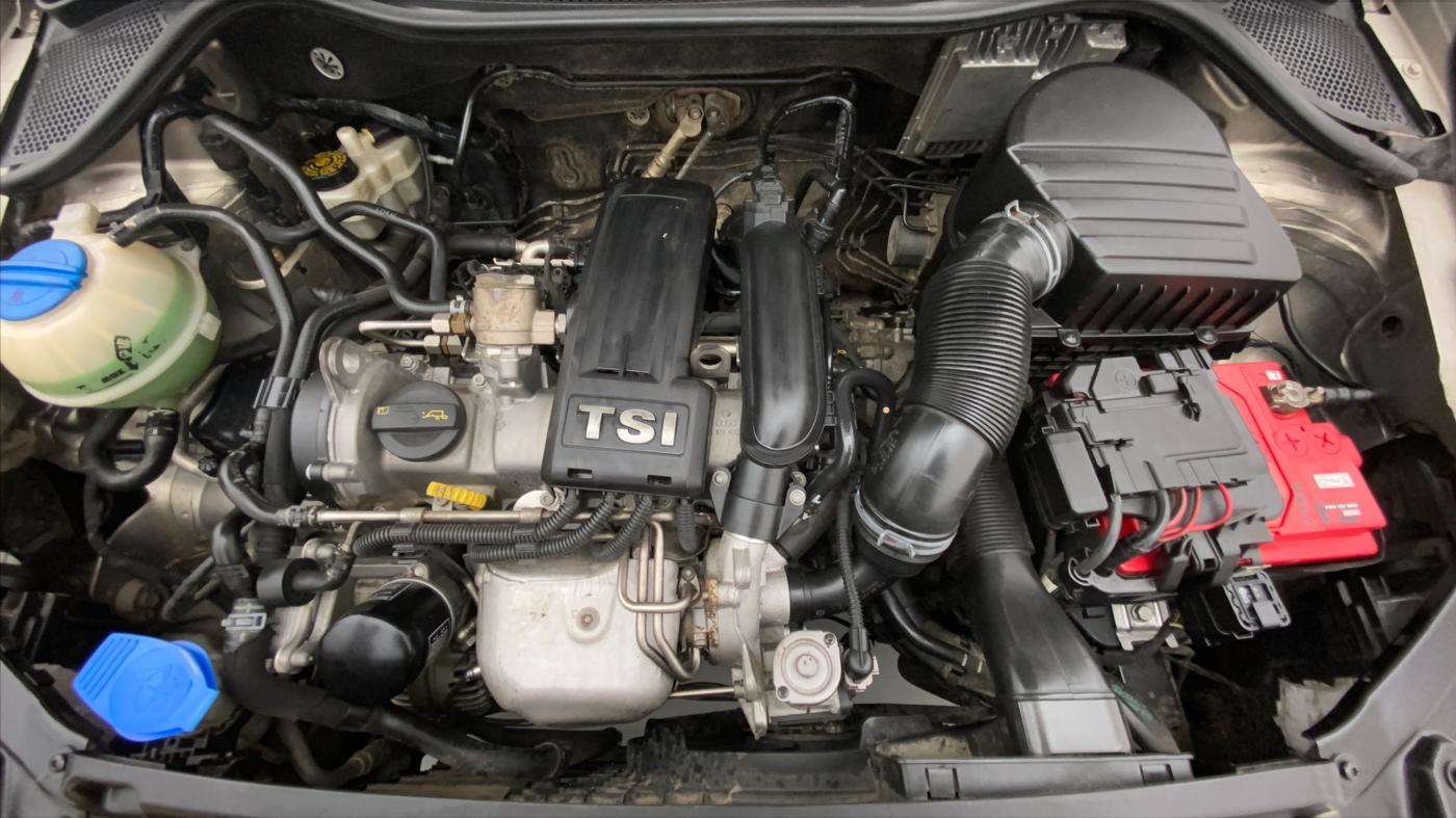 2014 Volkswagen Vento HIGHLINE 1.2 TSI AT, Petrol, Automatic, 67,995 km, Open Bonet