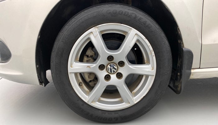 2014 Volkswagen Vento HIGHLINE 1.2 TSI AT, Petrol, Automatic, 67,995 km, Left Front Wheel