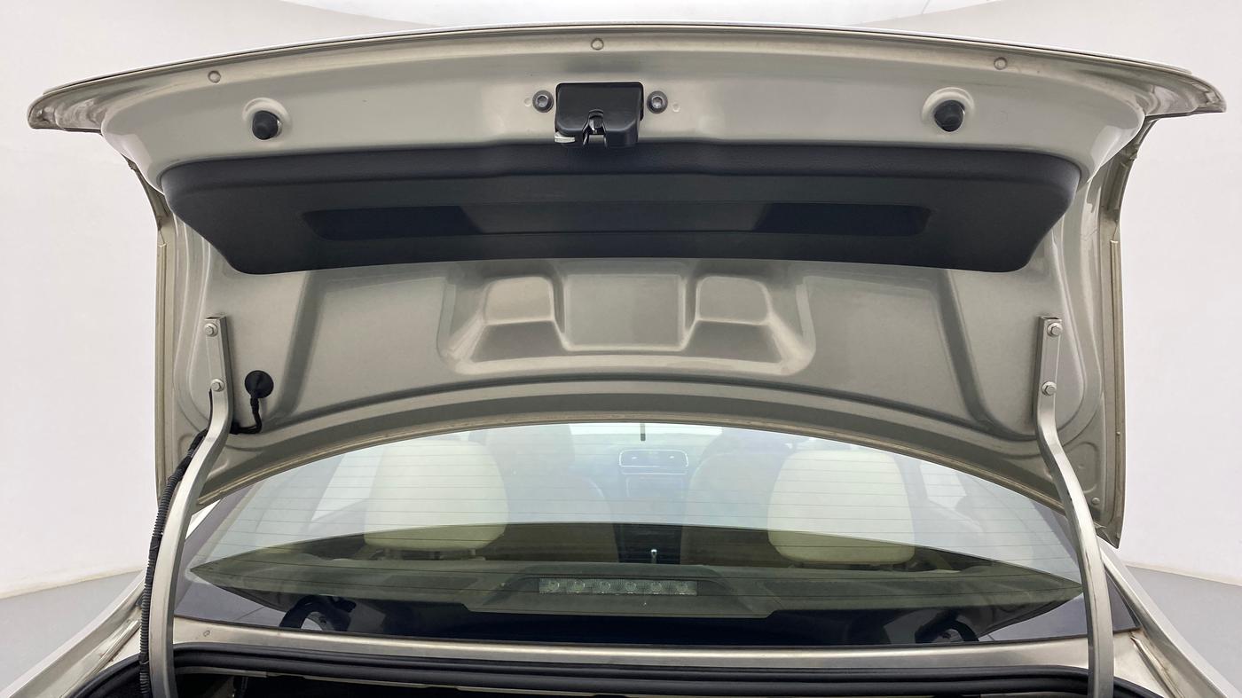2014 Volkswagen Vento HIGHLINE 1.2 TSI AT, Petrol, Automatic, 67,995 km, Boot Door Open