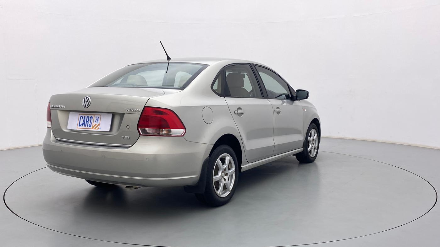 2014 Volkswagen Vento HIGHLINE 1.2 TSI AT, Petrol, Automatic, 67,995 km, Right Back Diagonal