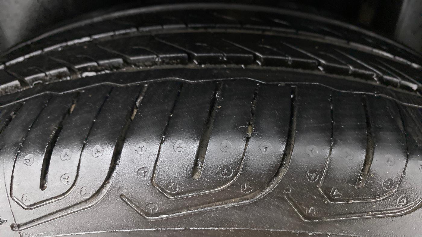 2014 Volkswagen Vento HIGHLINE 1.2 TSI AT, Petrol, Automatic, 67,995 km, Left Rear Tyre Tread