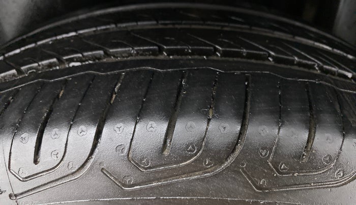 2014 Volkswagen Vento HIGHLINE 1.2 TSI AT, Petrol, Automatic, 67,995 km, Left Rear Tyre Tread