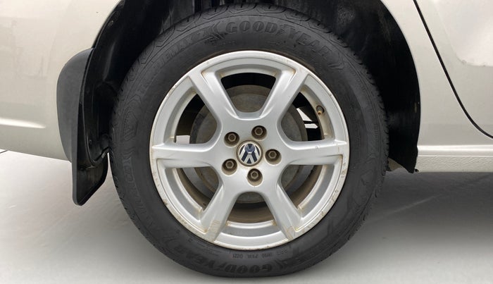 2014 Volkswagen Vento HIGHLINE 1.2 TSI AT, Petrol, Automatic, 67,995 km, Right Rear Wheel